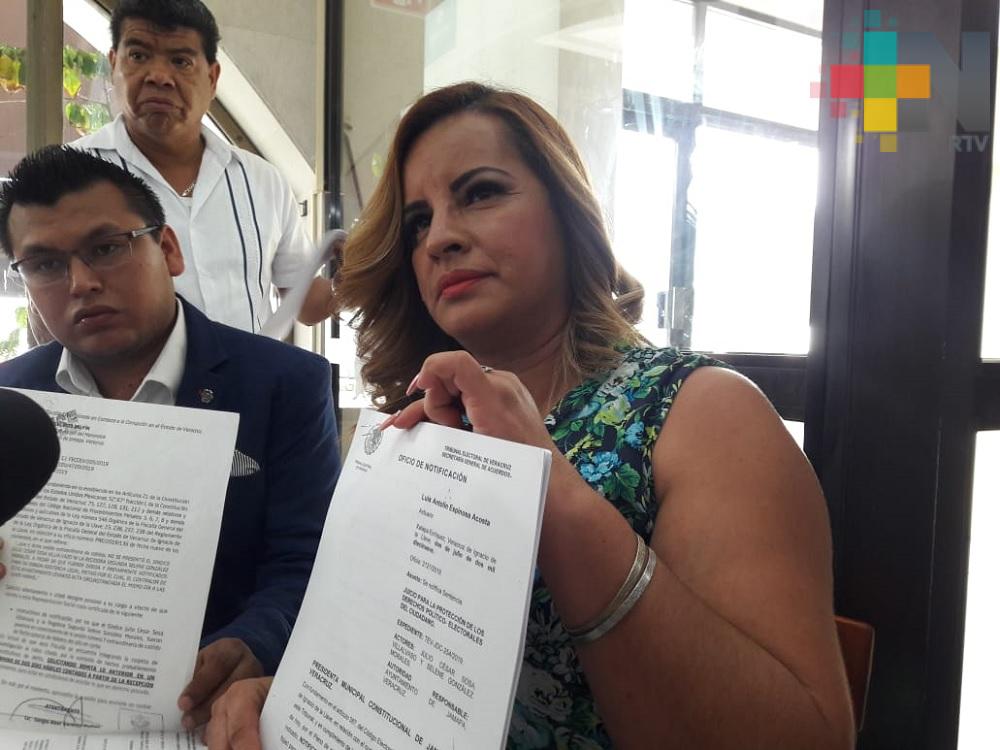 Alcaldesa de Jamapa acusa a síndico único de misógino y de amenazarla varias veces