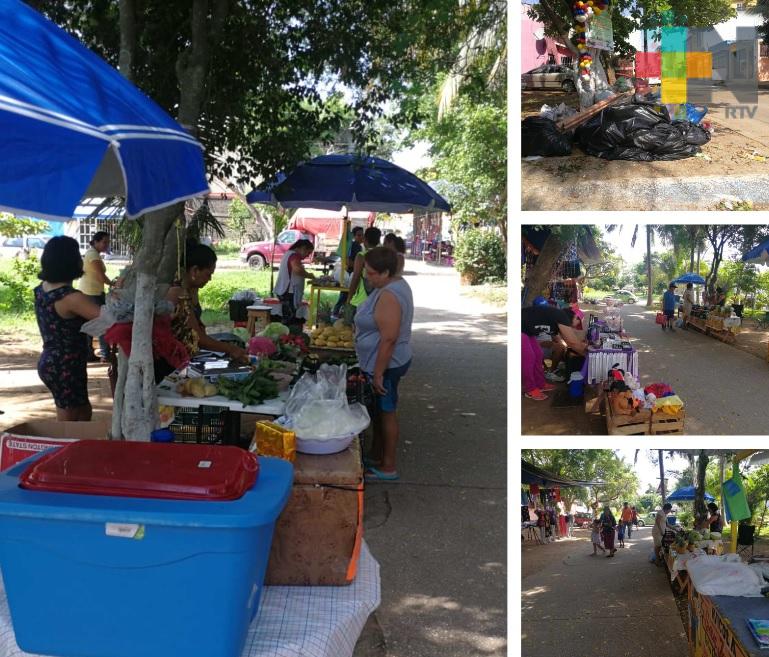 Instalan mini tianguis en colonia de Coatzacoalcos; piden apoyo para recolección de basura
