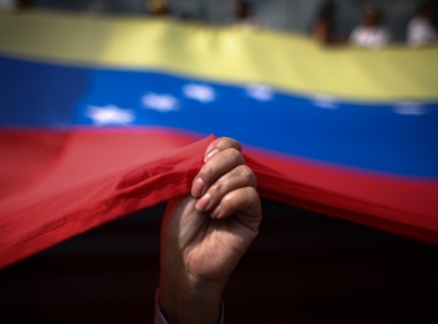 Marchan miles de personas en defensa de la paz y soberanía de Venezuela