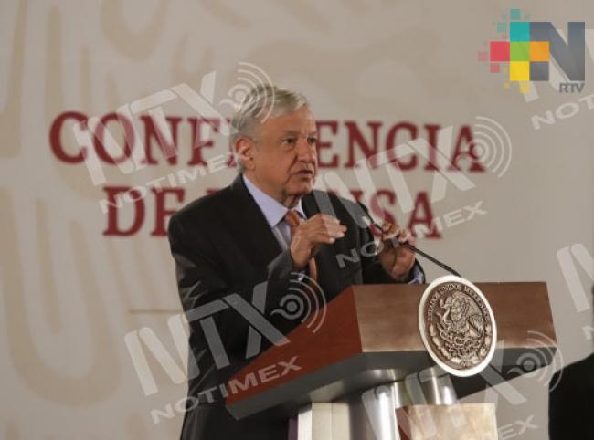 Ve AMLO «campaña» de empresas en relación con medicinas contra cáncer