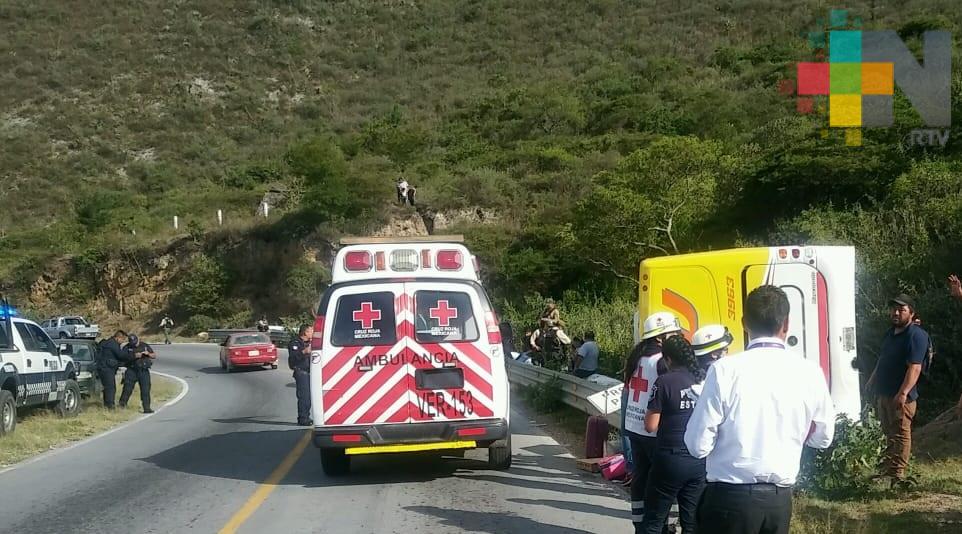 14 lesionados por volcadura de autobús en Acuiltzingo