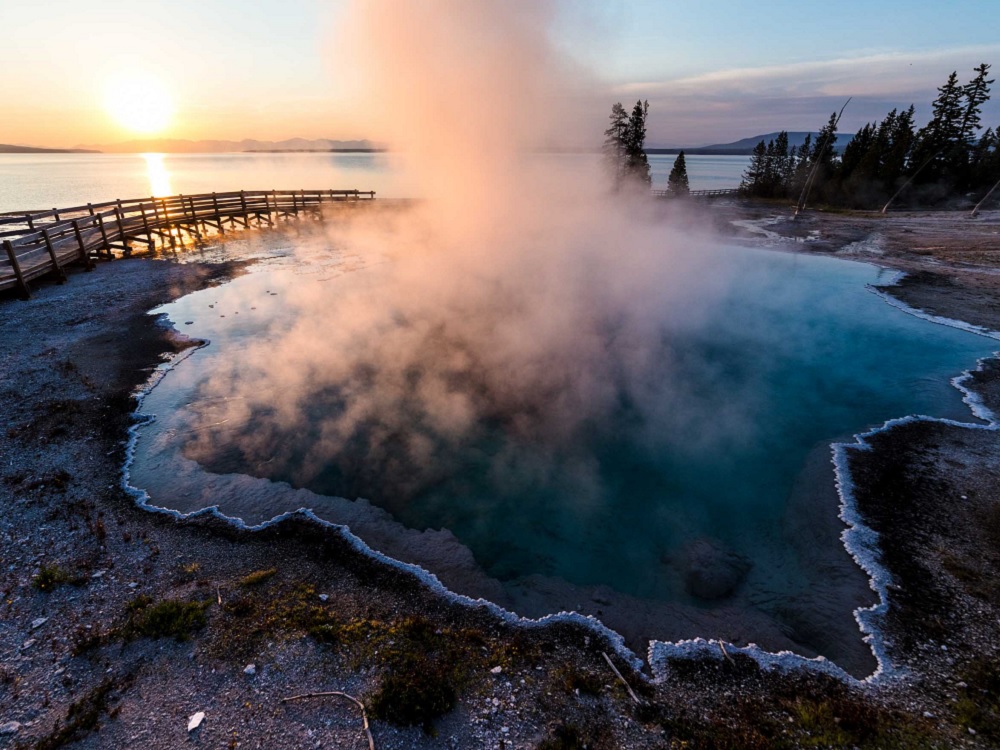 Alertan peligro de eventual erupción volcánica debajo de Yellowstone