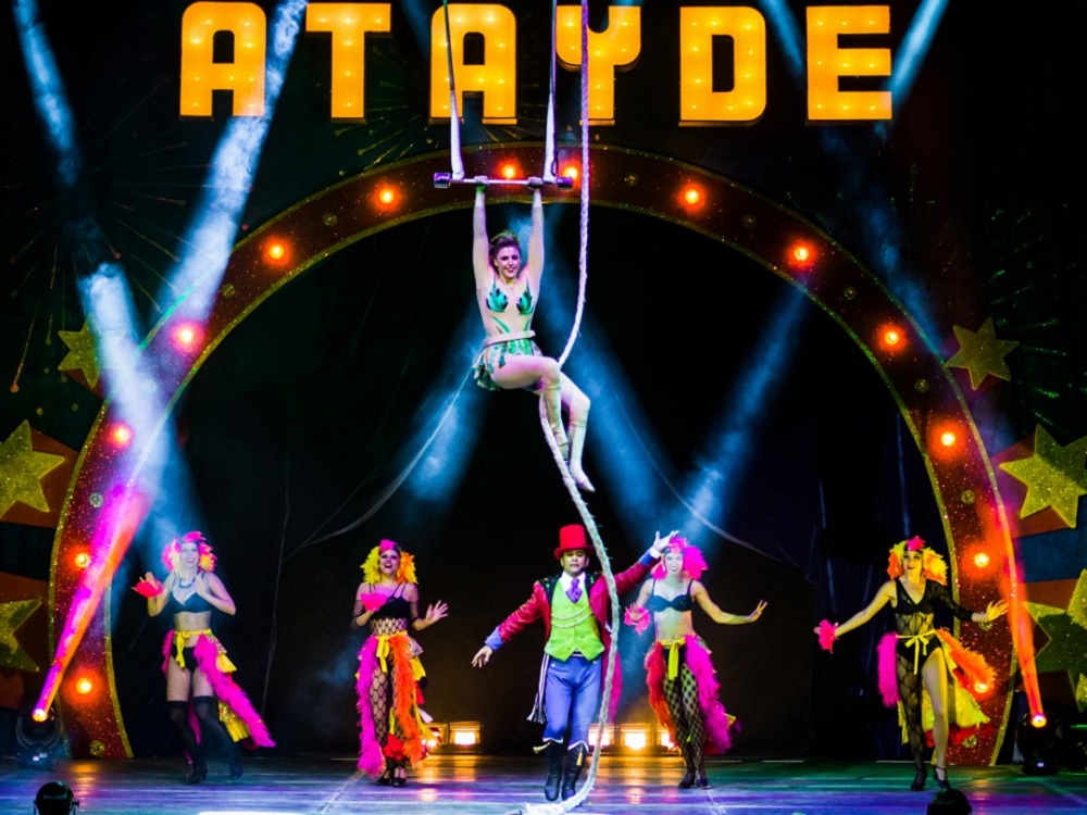 Circo Atayde evoluciona con pantallas y efectos especiales