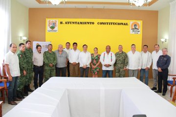 Gobernador Cuitláhuac García propone construir un puente de comunicación con la población