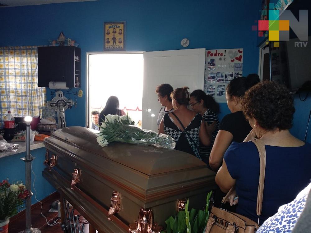 Despiden a DJ Bengala, víctima del ataque contra bar en Coatzacoalcos