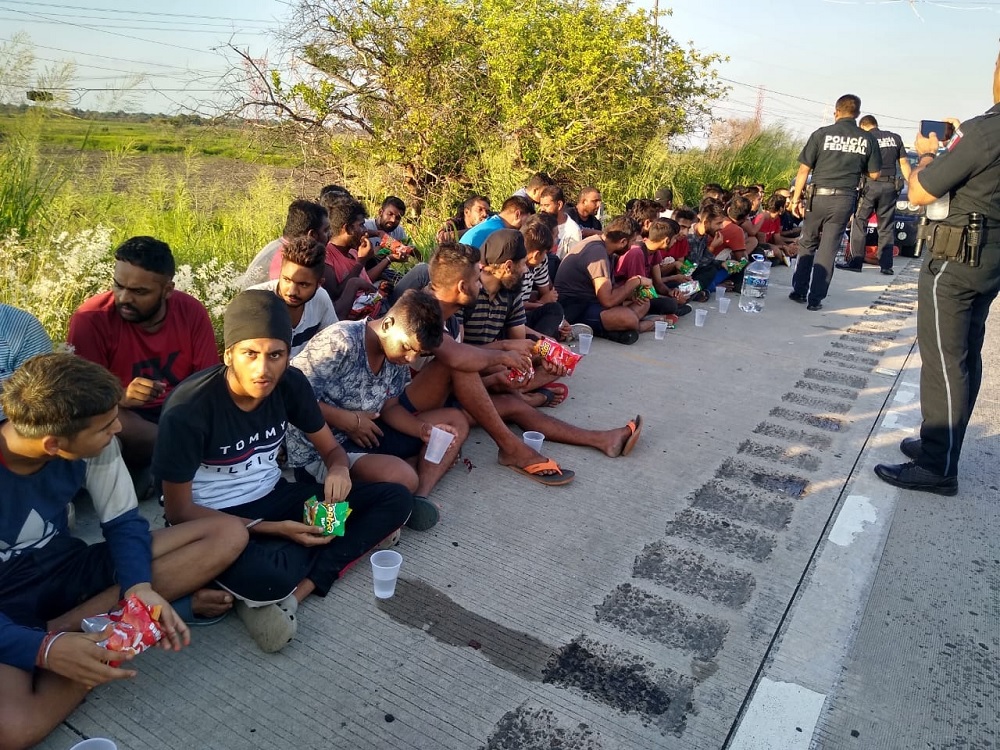 En Coatzacoalcos rescatan a 65 migrantes provenientes del sur de Asia