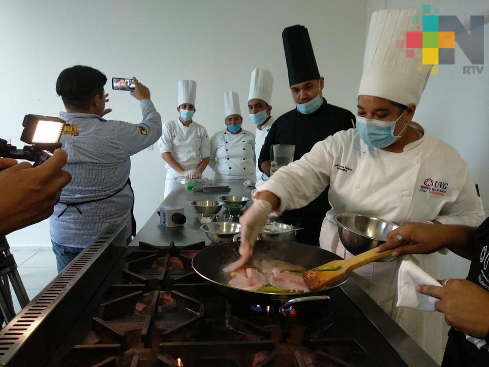 Estudiantes de gastronomía muestran cómo preparar platillos típicos de Veracruz