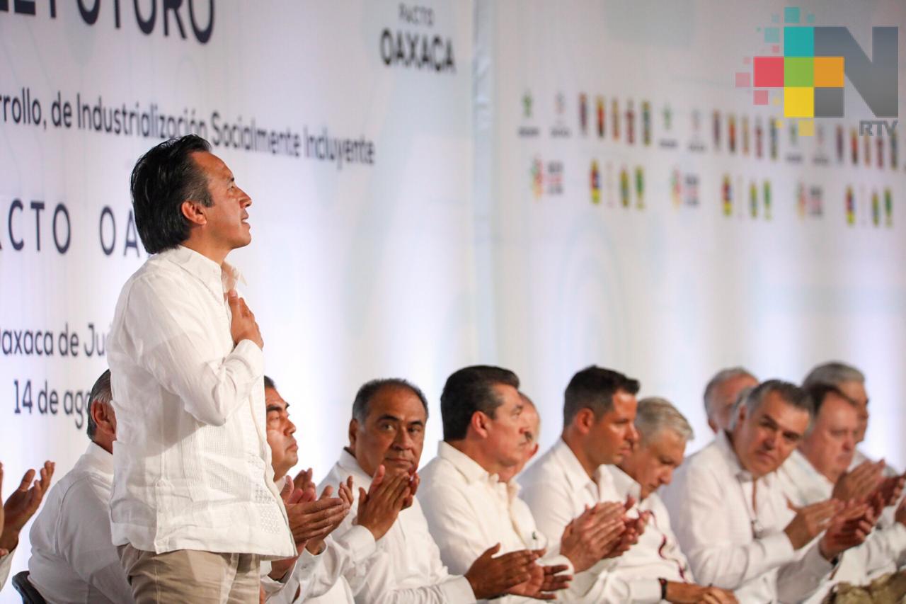Entrega gobernador Cuitláhuac García Proyecto Ejecutivo del Corredor Interoceánico del Istmo de Tehuantepec