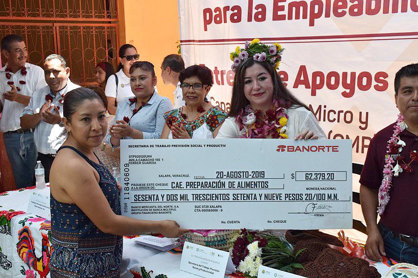 Entregó STPSP apoyos por casi 300 mil pesos a 106 beneficiarios