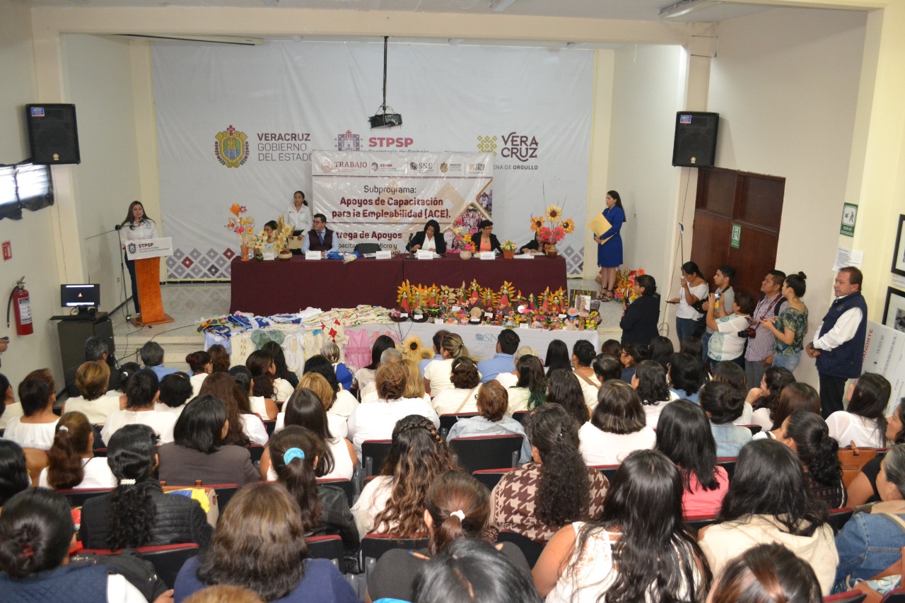 Con trabajo el 60% de veracruzanos: STPSP