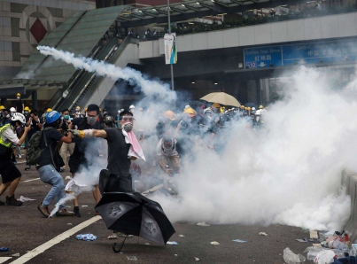 Situación en Hong Kong al borde de ser “muy peligrosa”, admite gobierno