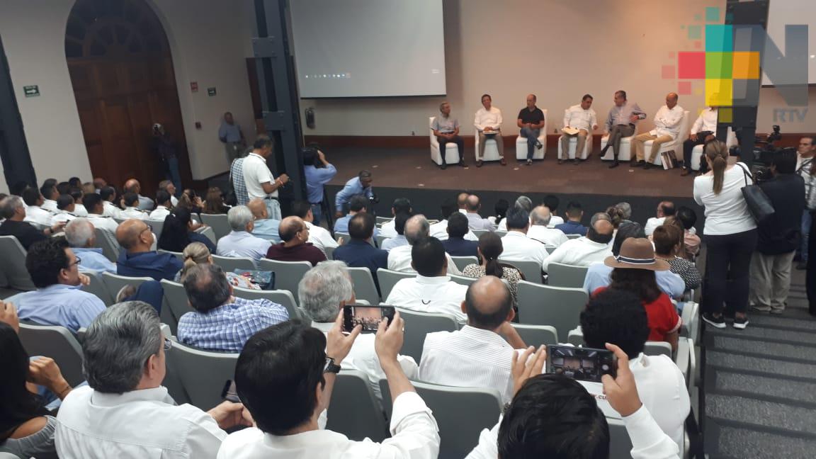 Presenta Apiver  el libro «Veracruz el gran puerto de México»