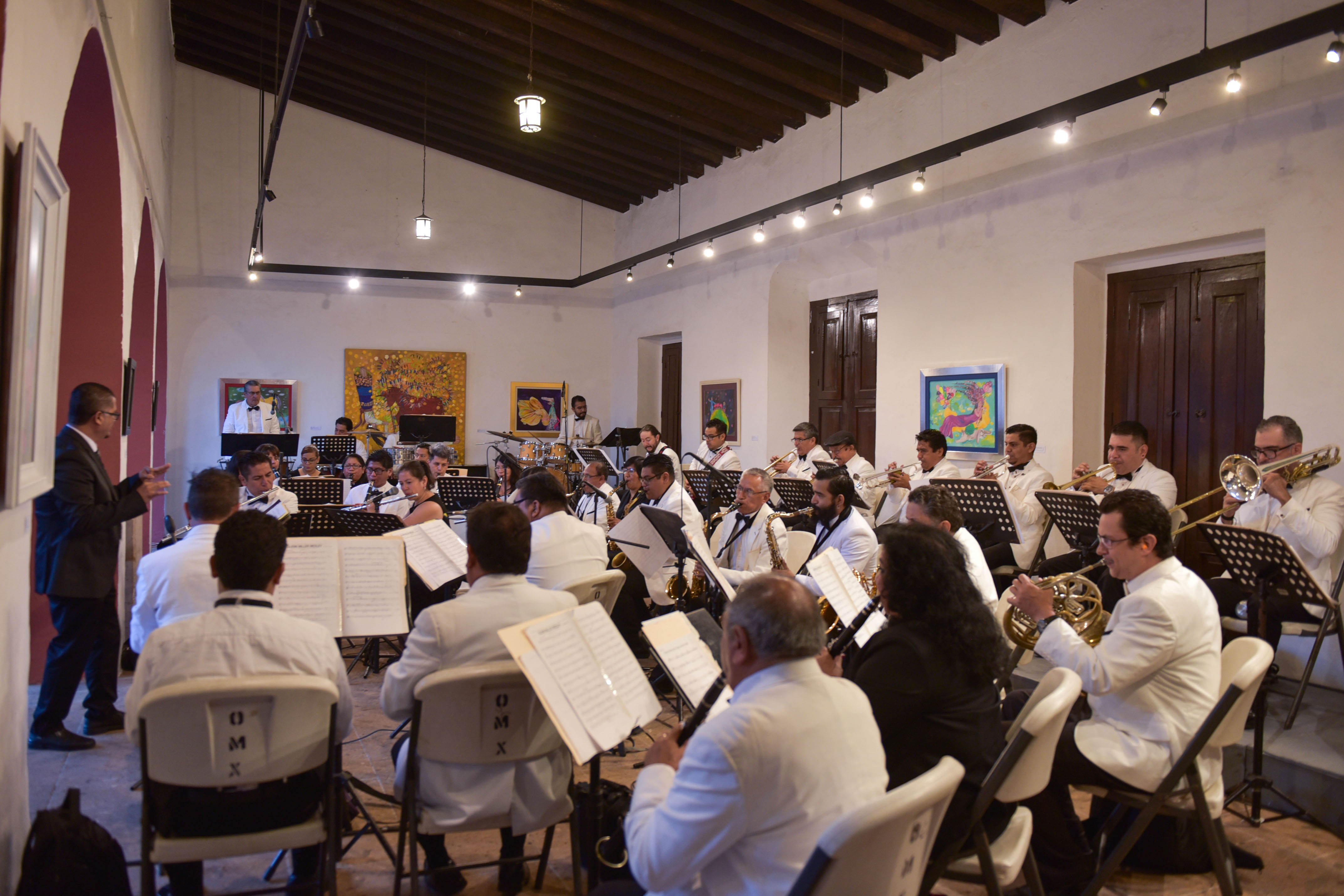 Ofrece Orquesta Municipal concierto Blanco y Negro