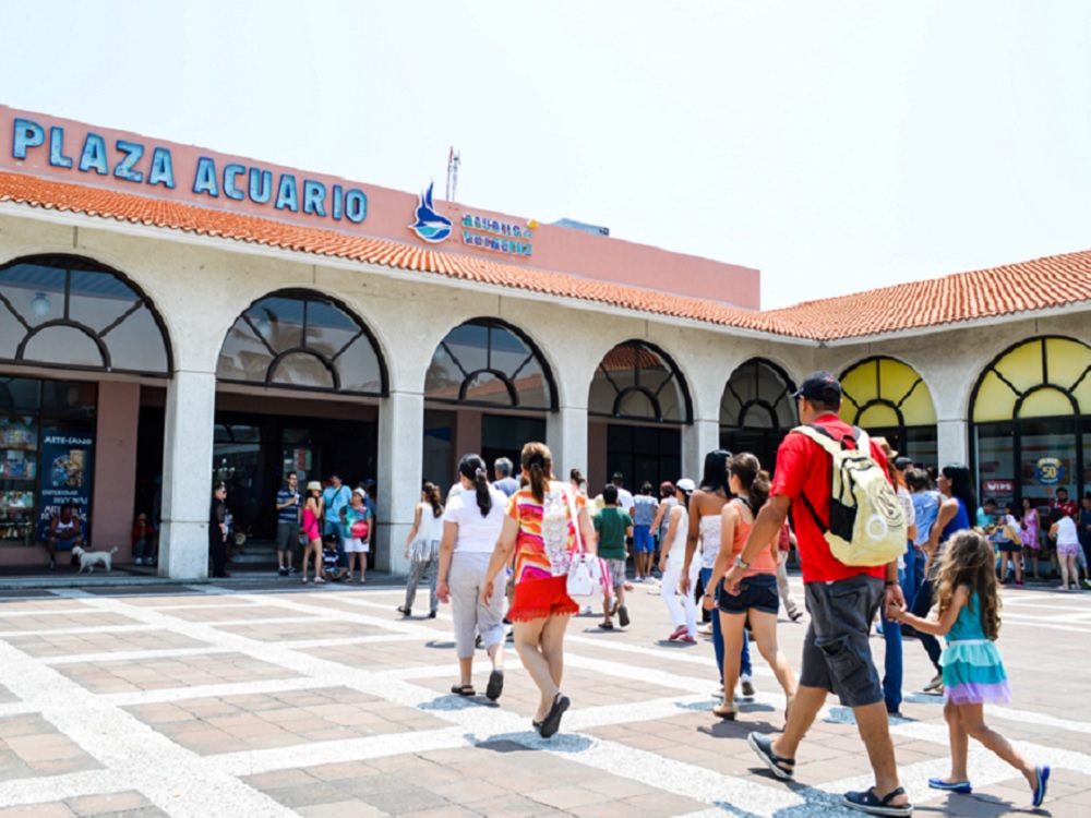 Dirección de Comercio municipal retiró a vendedores ambulantes de Plaza Acuario