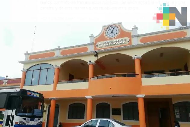 Dejan sin luz al Palacio Municipal de Cuichapa