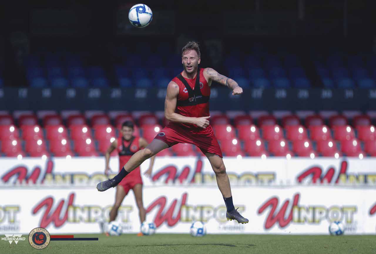 Tiburones recibe este martes a Gallos Blancos en jornada 7