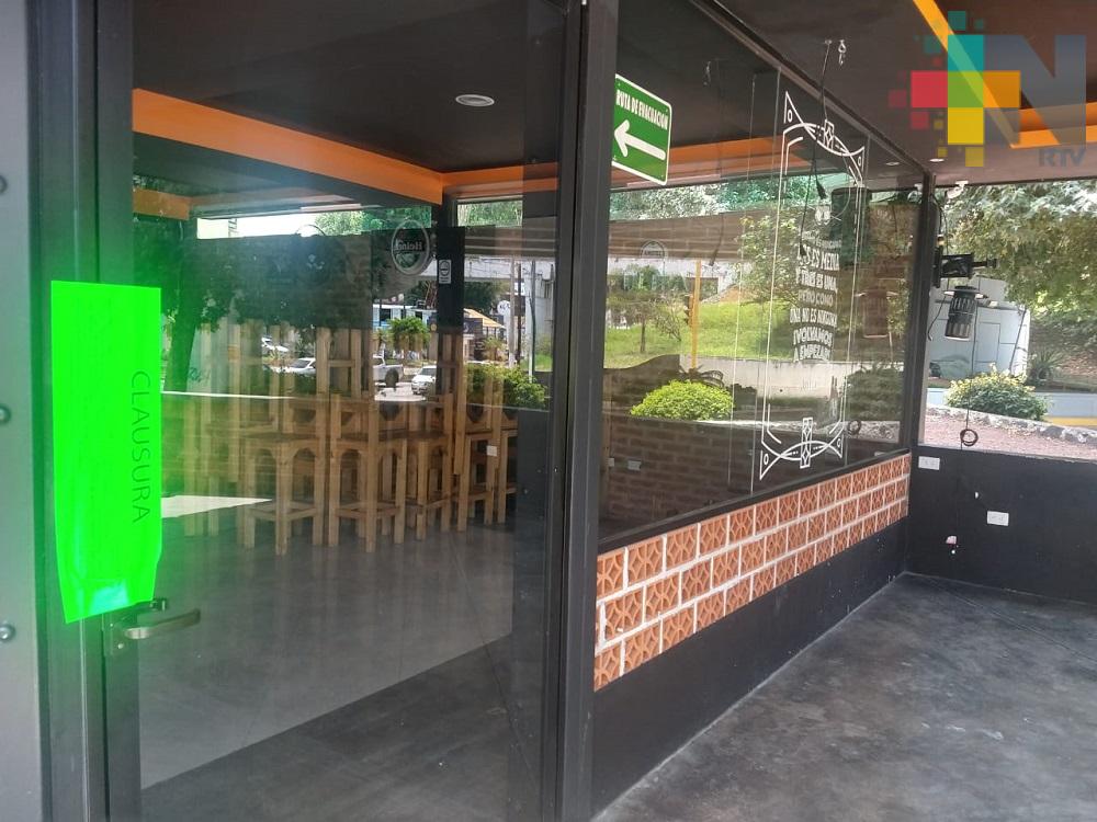 Por falta de licencias clausuran dos bares en Xalapa