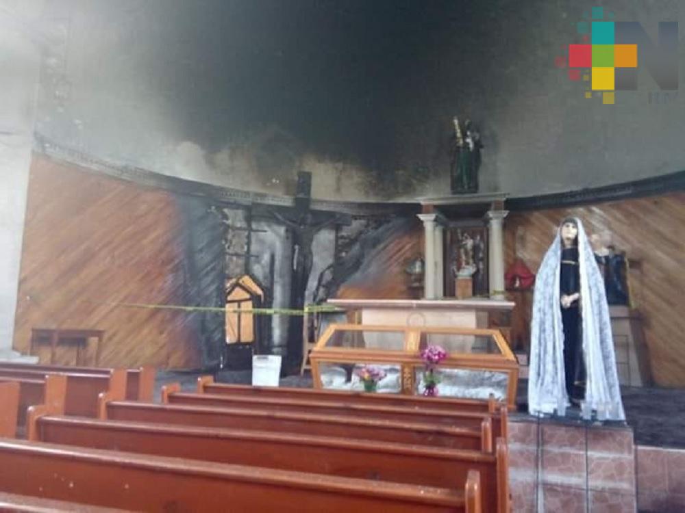 Prenden fuego a la parroquia de San José en Zacualpan