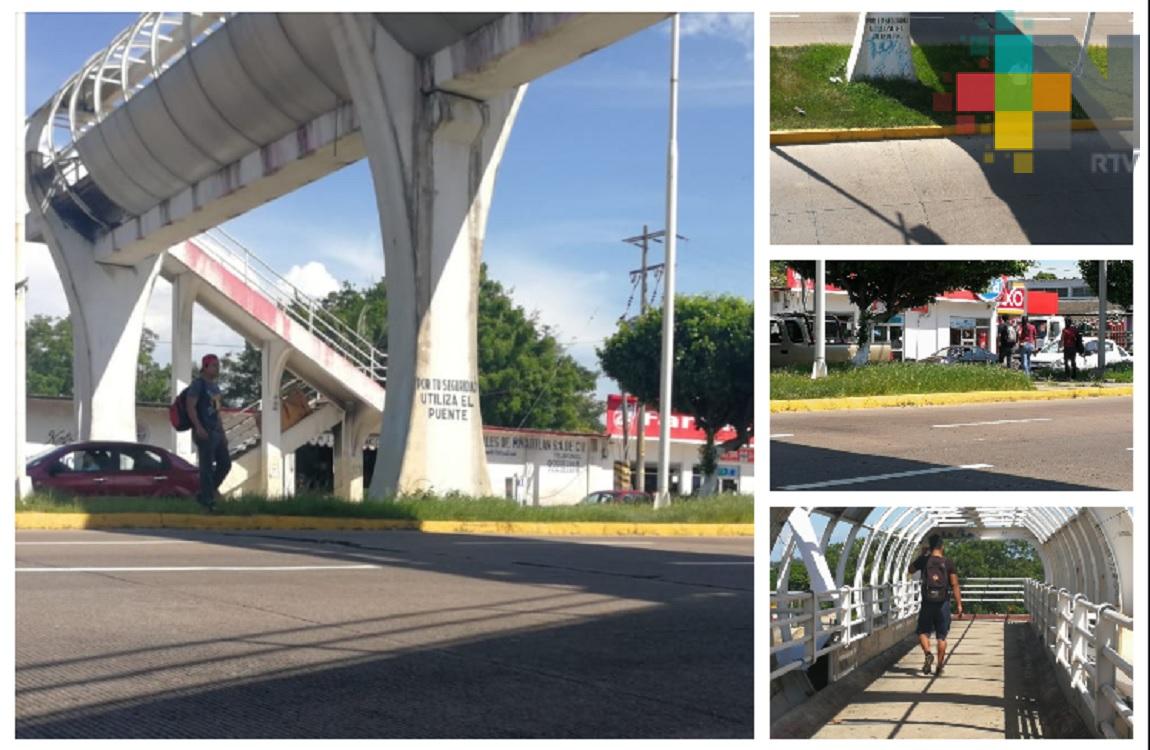 Único puente peatonal de Minatitlán poco usado por transeúntes