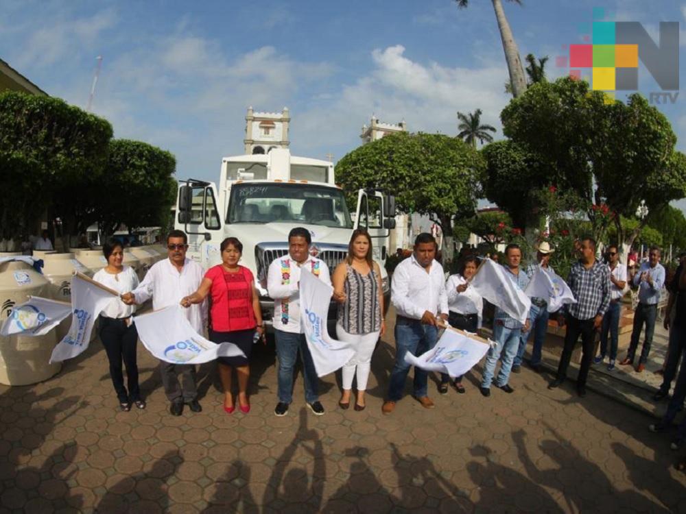 Pemex dona camión compactador de basura a municipio de Tres Valles