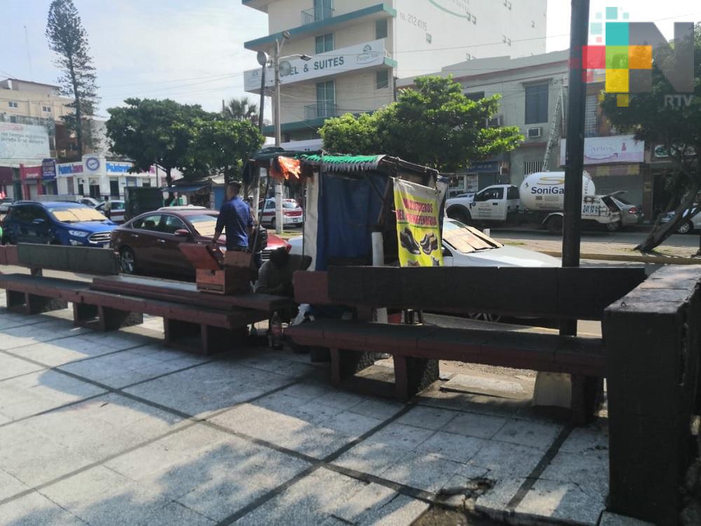 Reubican a comerciantes por mantenimiento a parque de Coatzacoalcos