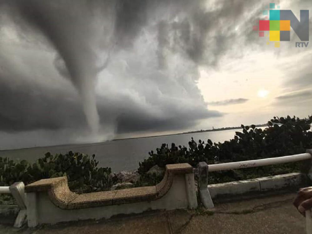 Se forma tromba marina en Coatzacoalcos