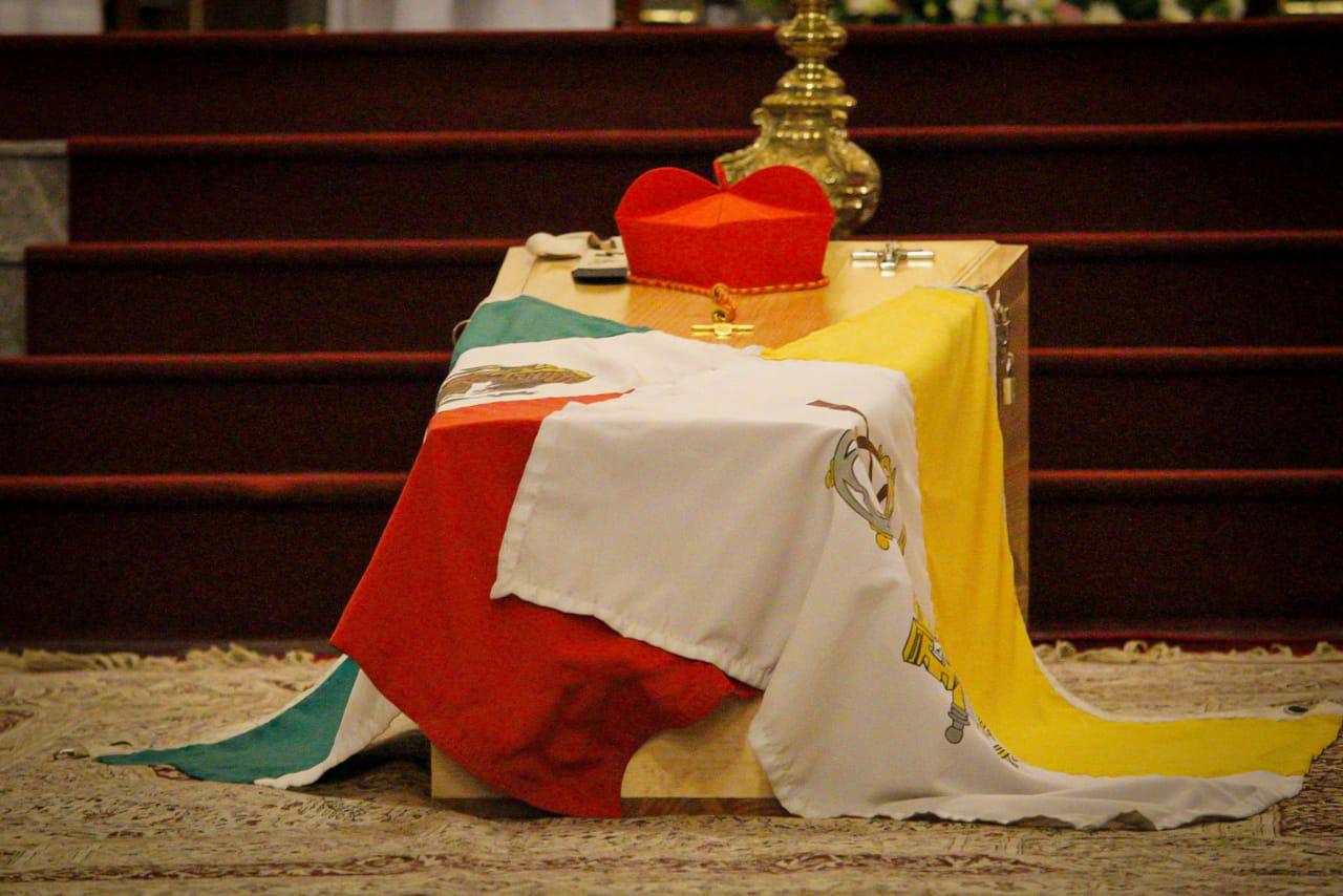 Como él lo pidió: el cuerpo del Cardenal Sergio Obeso, permanece en el suelo de la Catedral de Xalapa