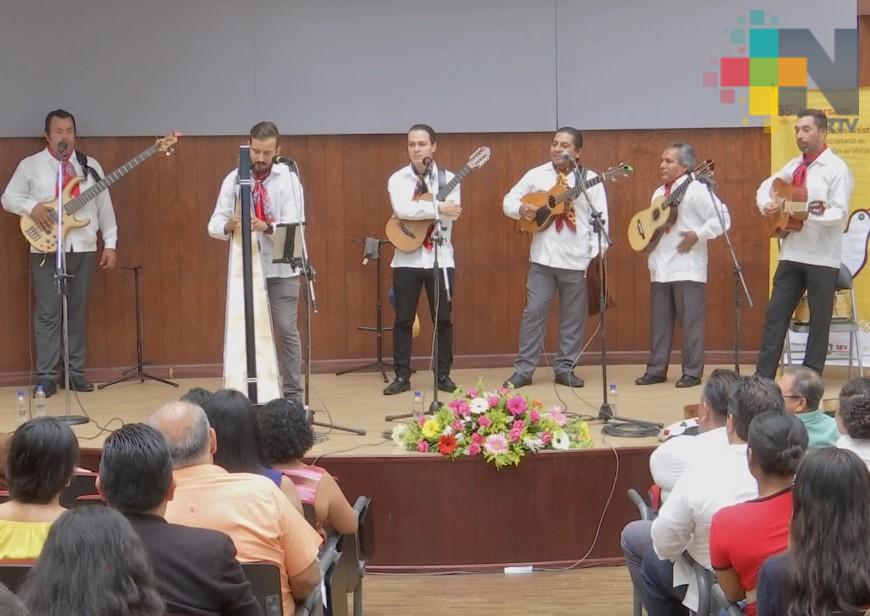 Reciben Trovadores del Sur reconocimiento por su excelencia en el arte