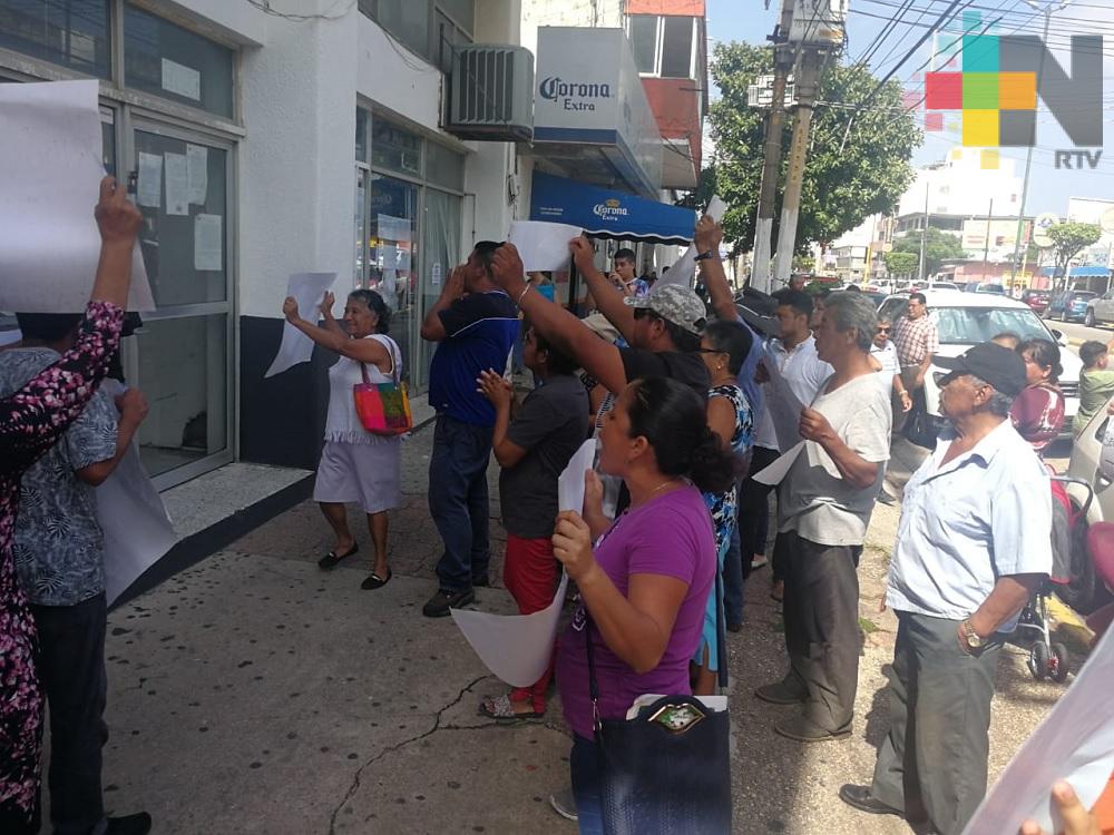 Vecinos y familiares de Catalina Soriano solicitan expediente con orden de desalojo