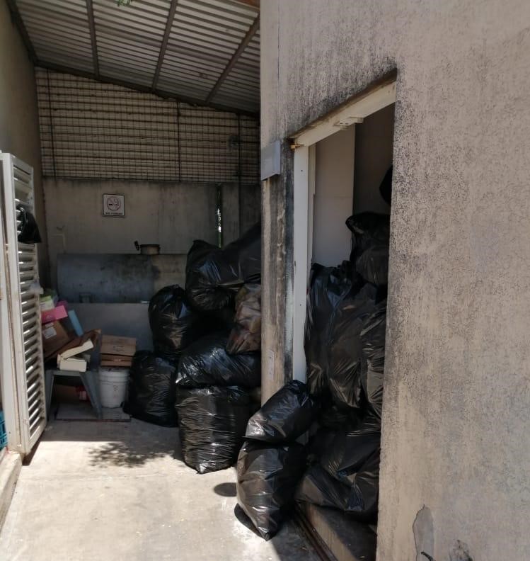 Fernando Yunes inunda de basura los hospitales de Veracruz