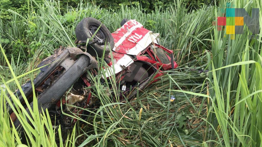 Taxista de Oluta falleció tras volcadura