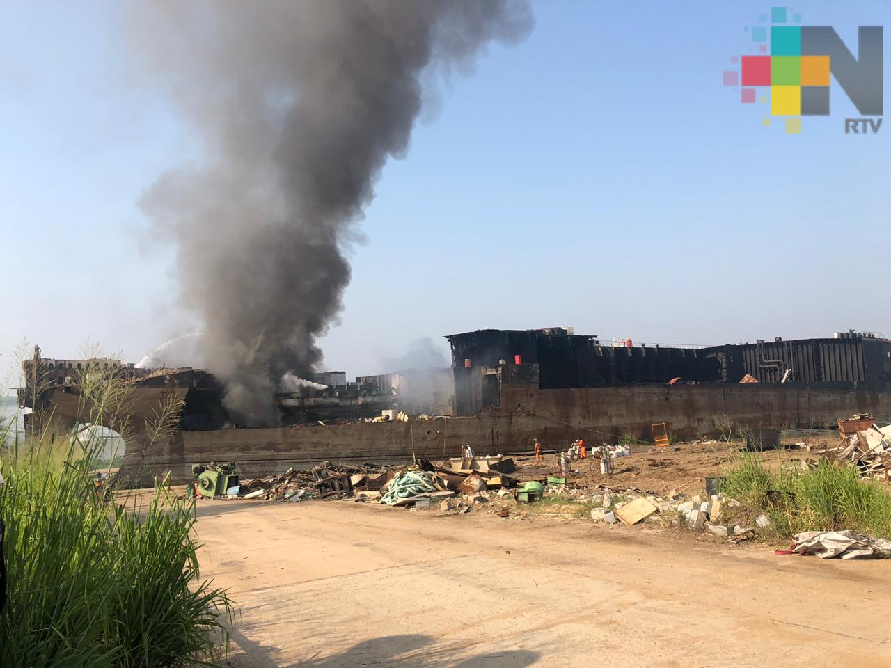 Controlan incendio en buque Quetzalcóatl, sin reporte de lesionados