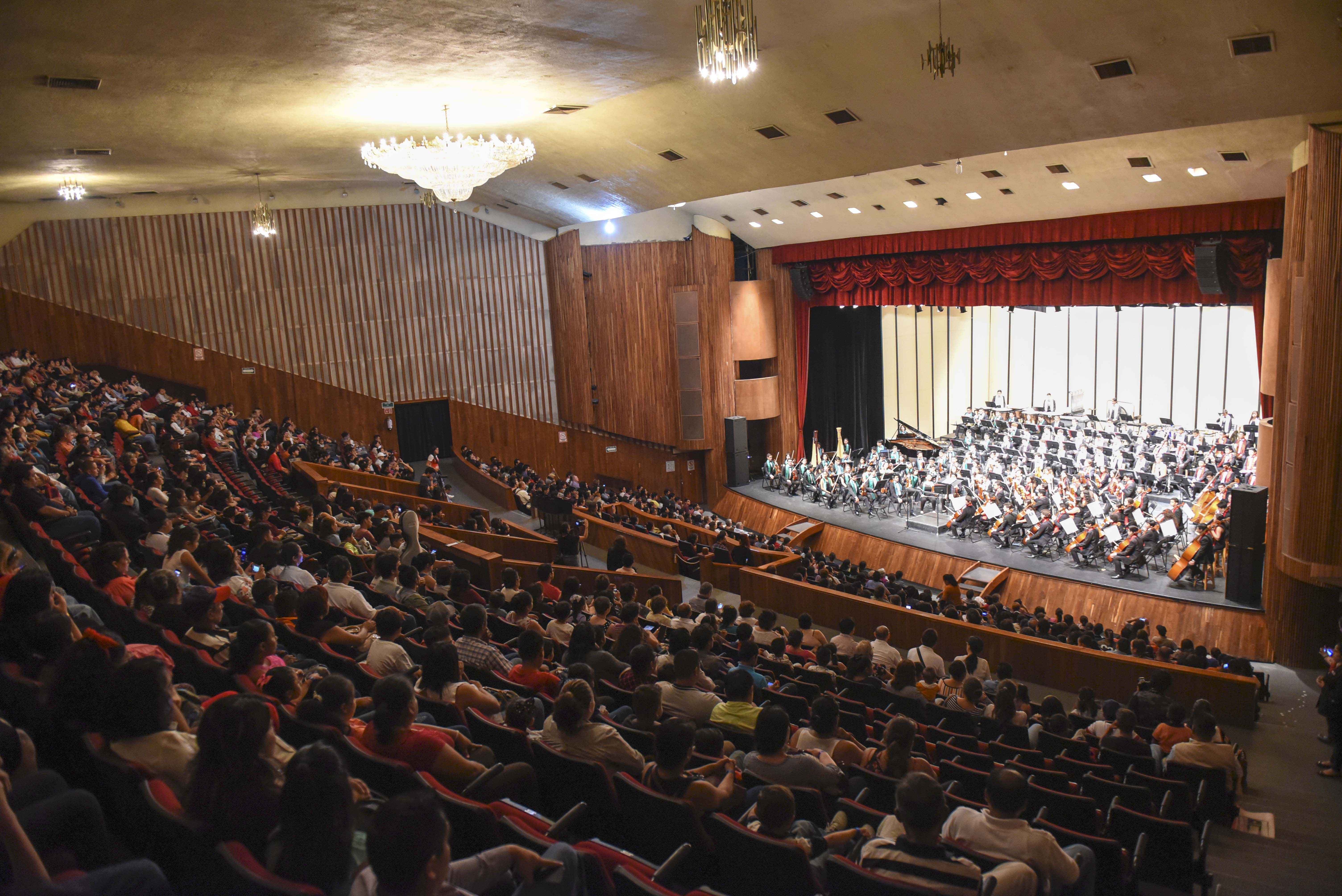Asisten niñas y niños de congregaciones a concierto de Orquesta Sinfónica Infantil