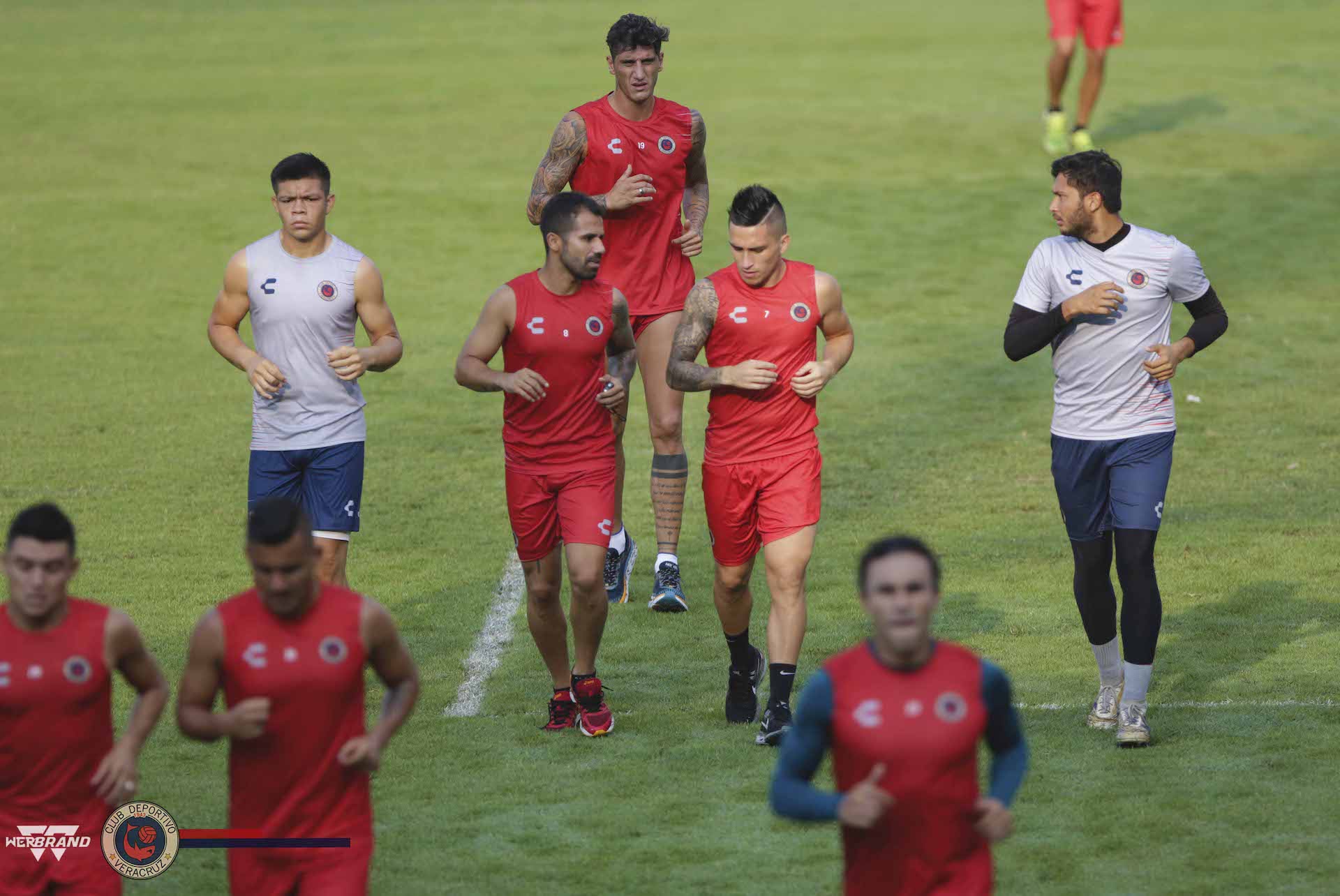 Hijos del Ojitos Meza encabezaron la práctica de Tiburones Rojos