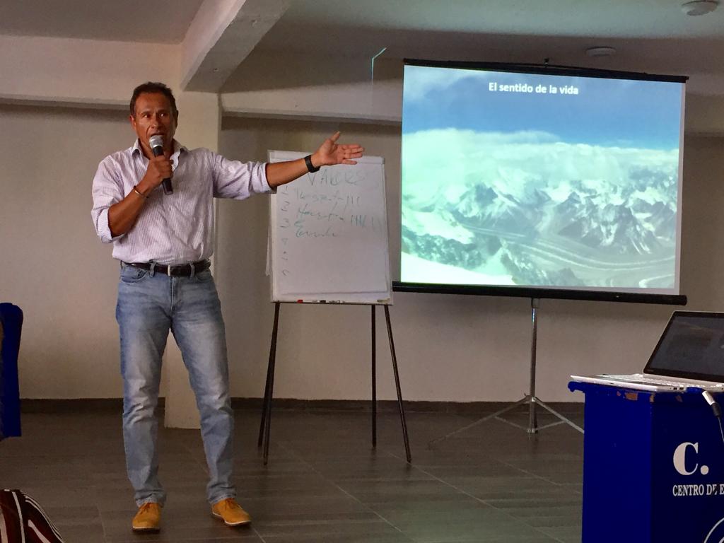 Buscará Jorge Salazar escalar montaña en Nepal