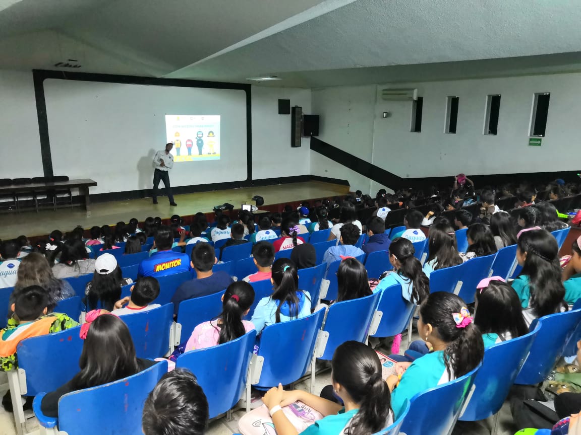 Imparte C4 pláticas sobre el uso responsable de las líneas de emergencia