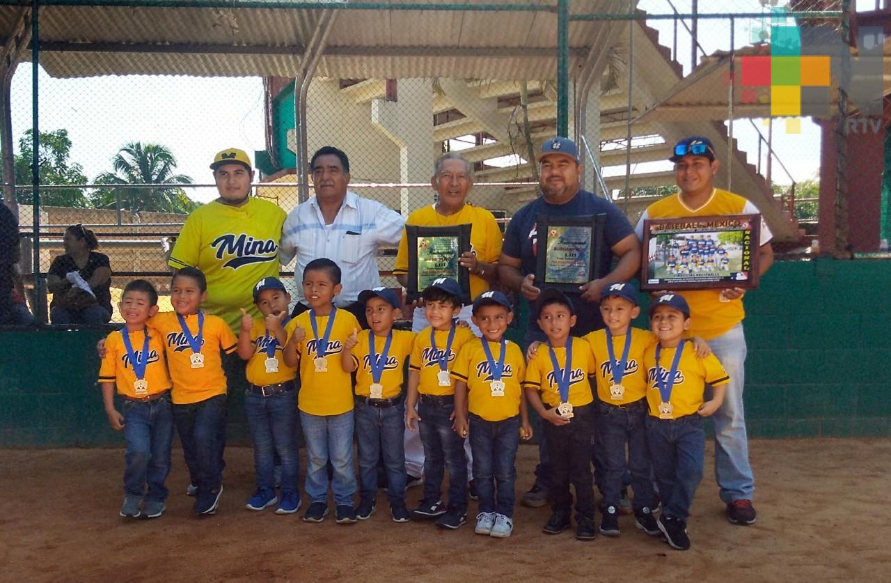 Selección de béisbol 3-4 años de Minatitlán es subcampeona del torneo nacional de ligas