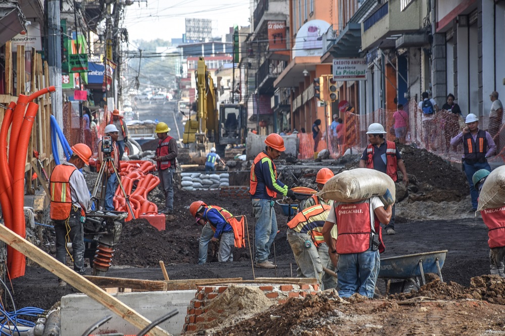 Empresarios de Xalapa urgen concluir obras en el primer cuadro de la ciudad