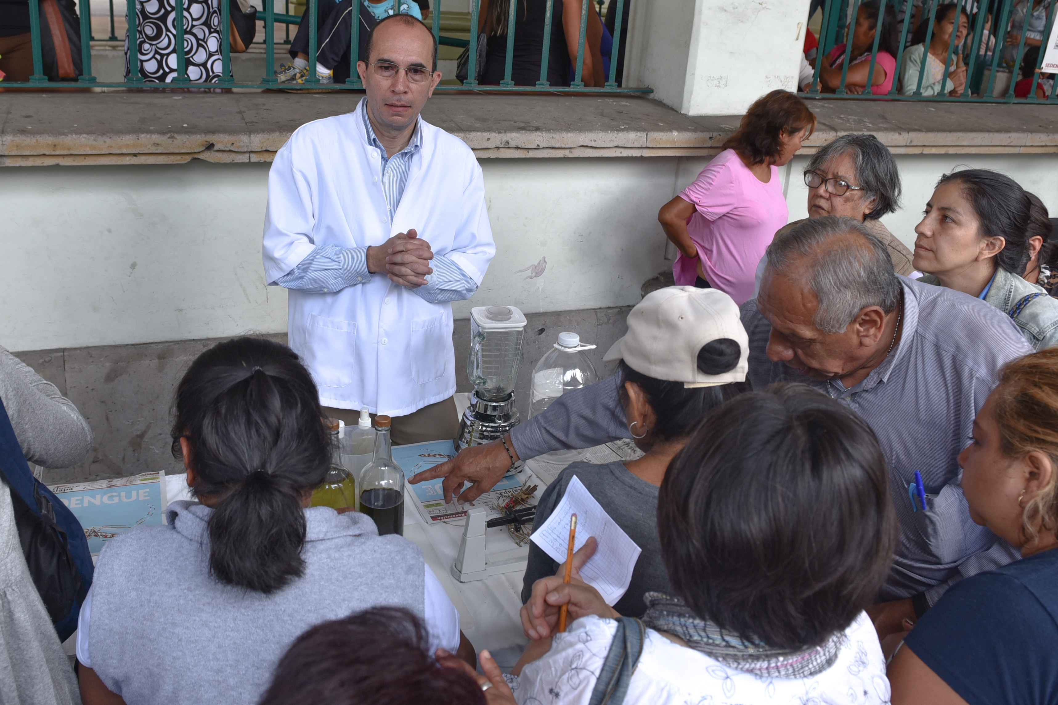 Ayuntamiento impartió un taller para elaborar repelente natural para mosquitos