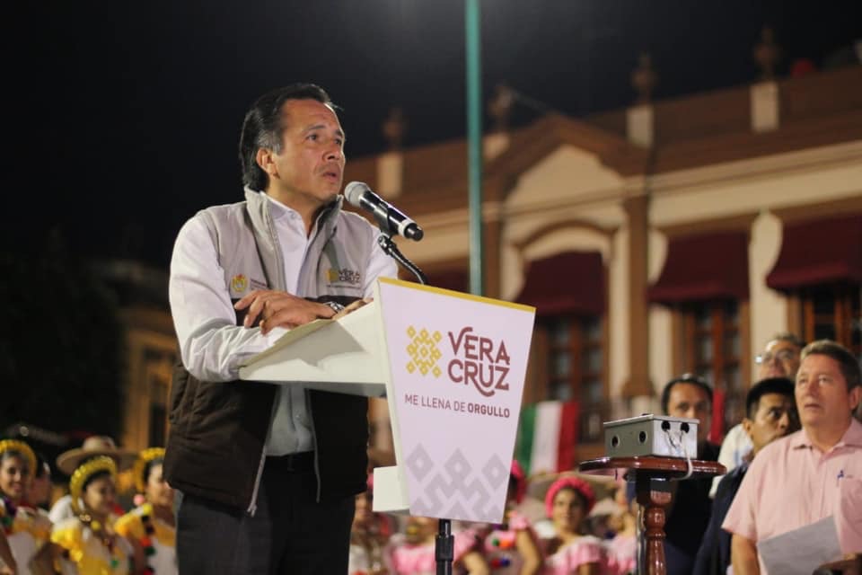 En Xalapa, encabezó el gobernador Cuitláhuac García Jiménez, inicio de festividades patrias