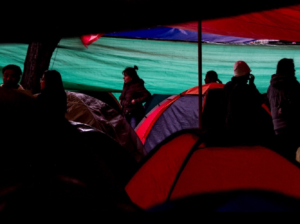 CNTE realiza plantón afuera del Senado por reforma educativa