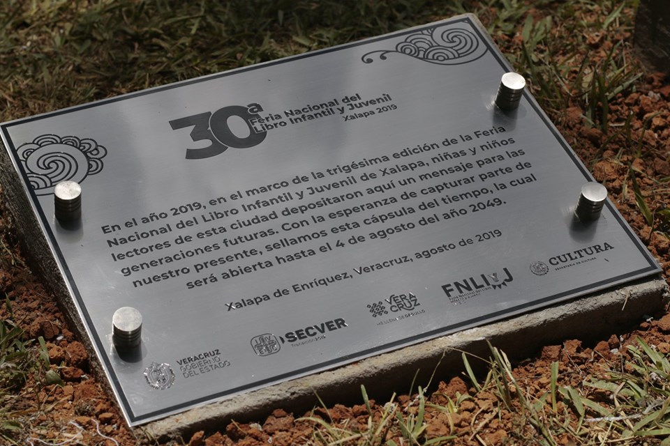 Cápsula del tiempo fue depositada en el Jardín de las Esculturas de Xalapa