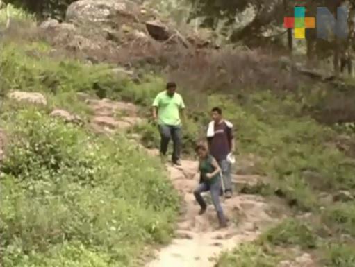 Comunidades del municipio  de Ilamatlán esperan habilitación de caminos rurales