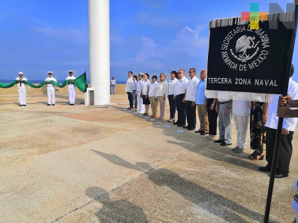 Con izamiento de bandera de México inician eventos conmemorativos del mes patrio en Coatzacoalcos