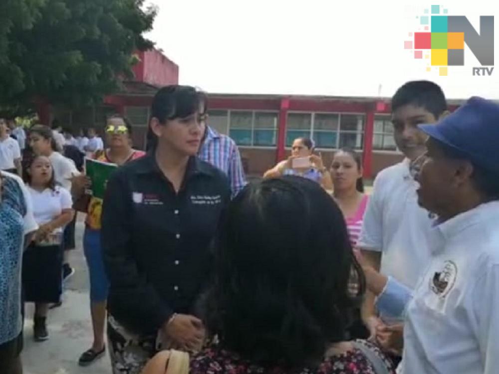 Delegada de la SEV atiende reporte de robo a CAM 54