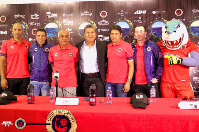 Presentaron a Enrique López Zarza como director técnico de los Tiburones Rojos