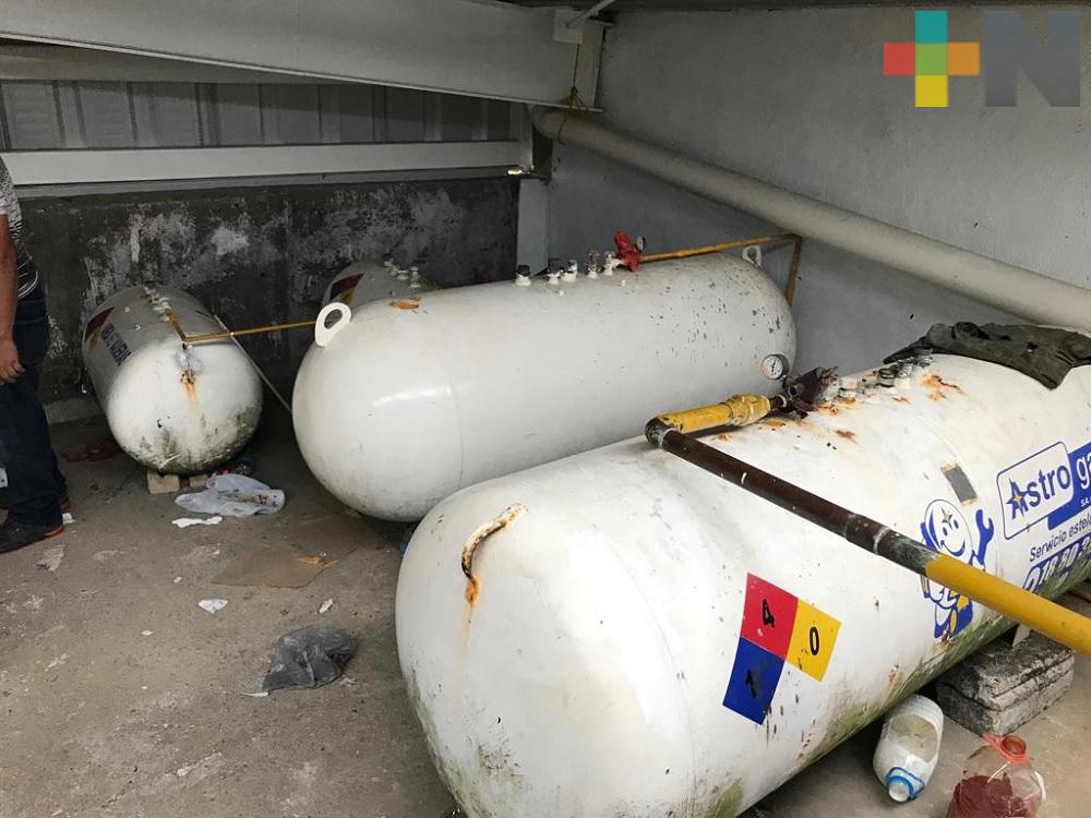 En espera de dictamen para retirar tanques estacionarios de gas en mercado de Coatzacoalcos: Director