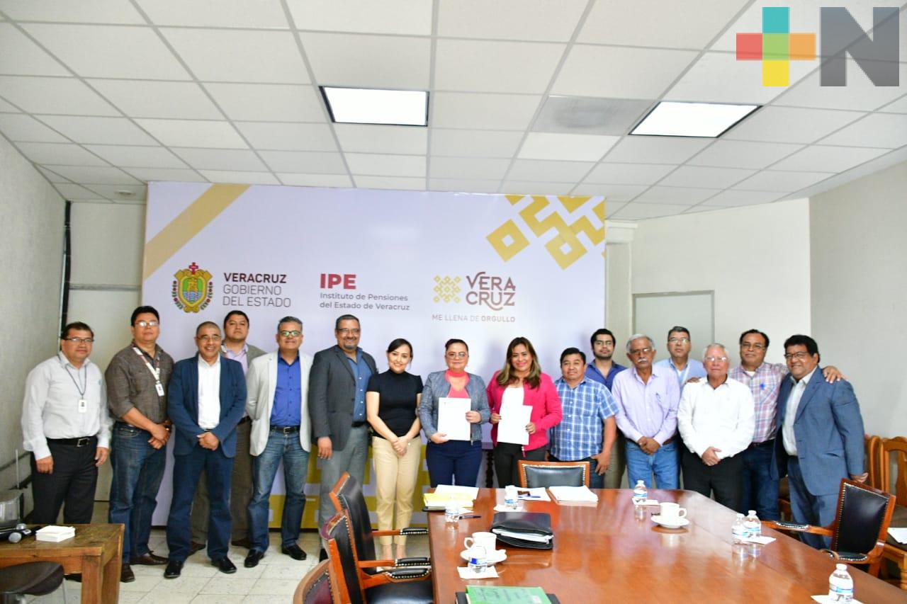 Firman IPE y Ayuntamiento de Moloacán convenio de Reconocimiento de Adeudo