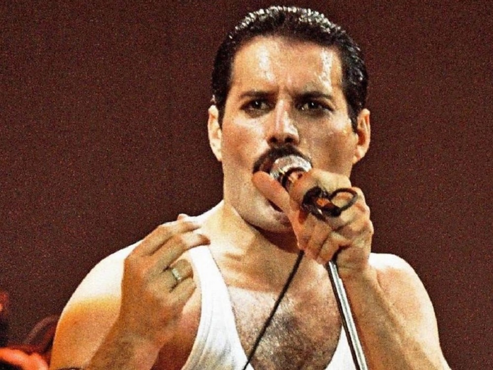 Irreverencia e ingenio de Freddie Mercury en reedición de libro