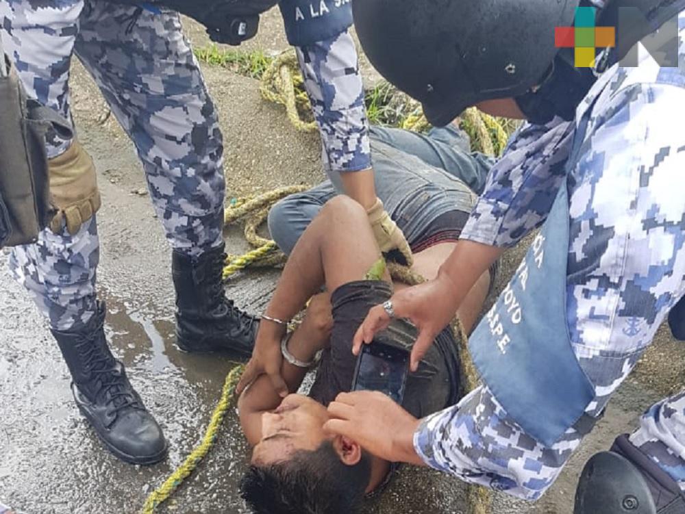 GN y Policía Naval impiden linchamiento de delincuente en Coatzacoalcos
